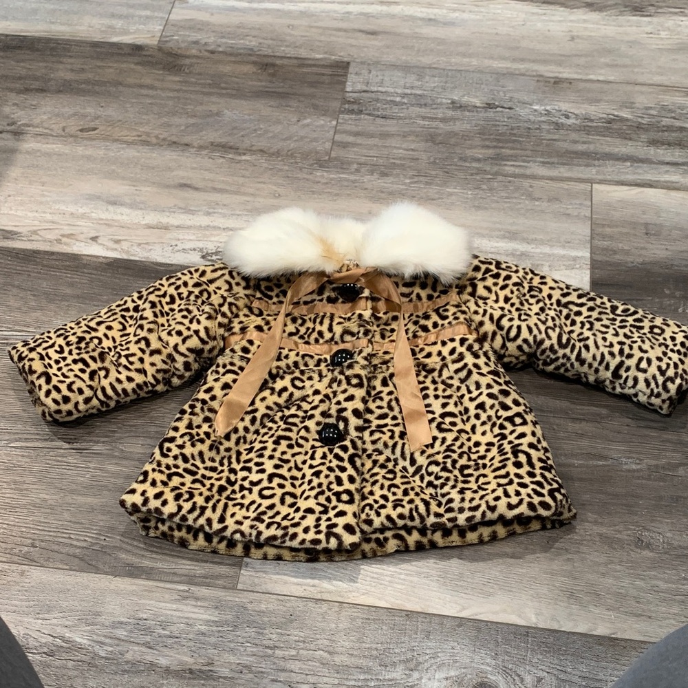Gorgeous Girl Leopard Print Faux Fur Coat with White Collar